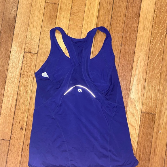 GAP Exercise Top - Picture 2 of 2